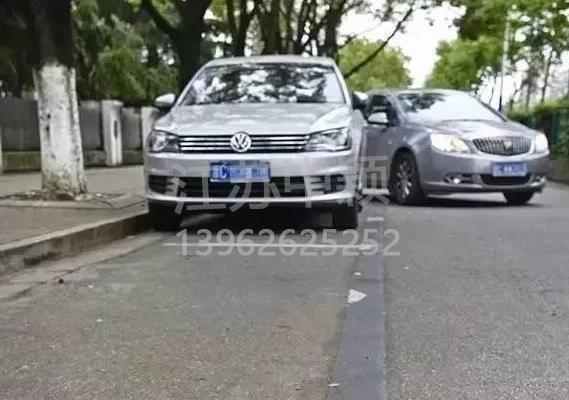 車停在車位也被貼處罰單子？交通警察：這三種停車方式也算違規(guī)！