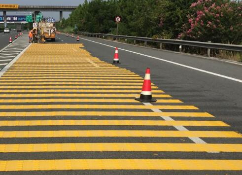 蘇州道路劃線廠家解讀振蕩標(biāo)線與道路標(biāo)線的區(qū)別在哪？